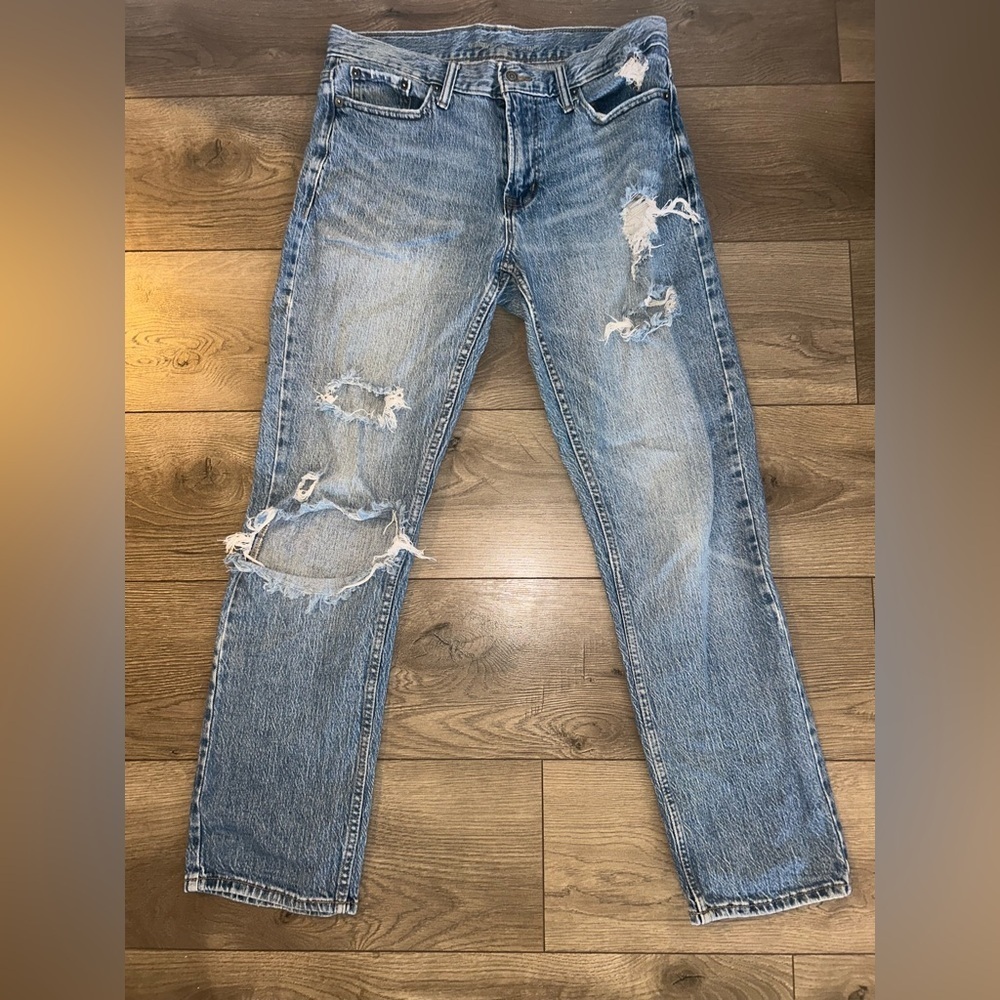 Old Navy Women's Distressed Light Blue Jeans Size 31/30 - Picture 1 of 7